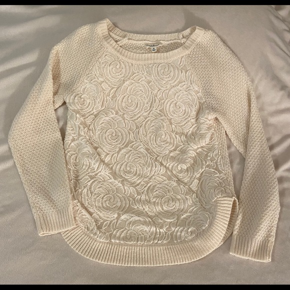 $10 - Ladies beautiful rose front sweater - Picture 2 of 7